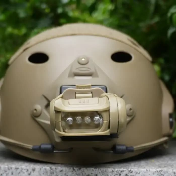 Lampe frontale tactique pour casque