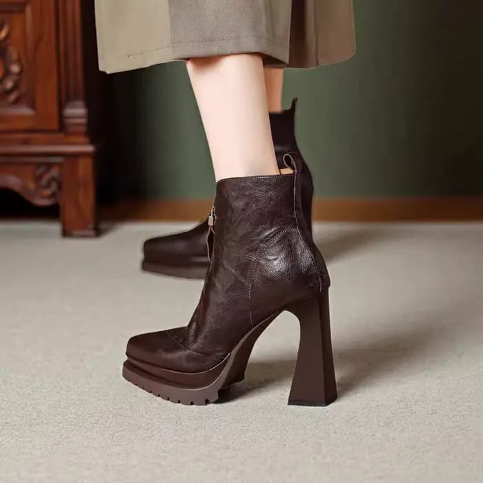 Bout pointu talon Super haut femme polyvalent talon bloc plate-forme bottes simples 2025 nouvelles chaussons