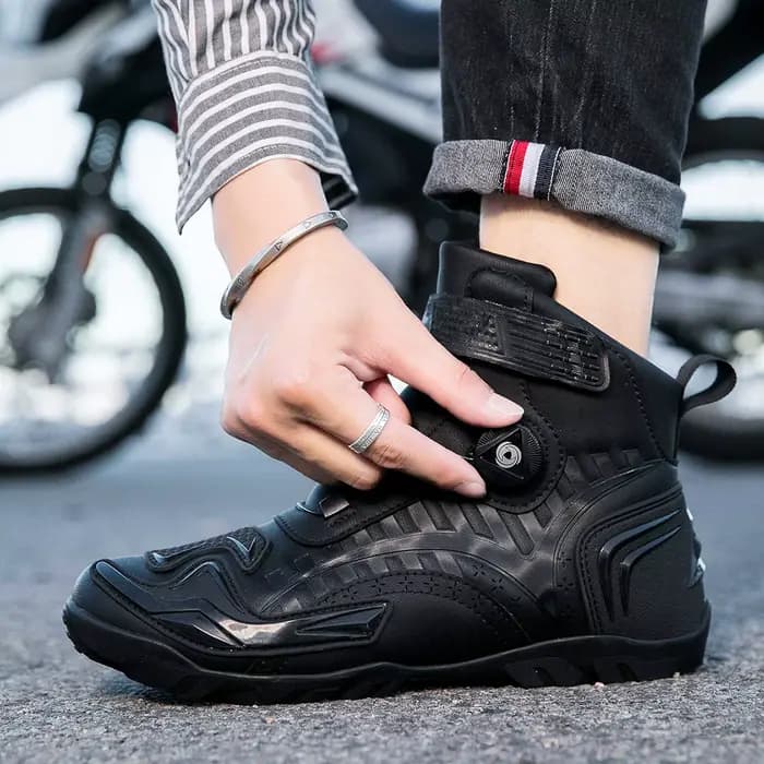 Nouvelles bottes de moto hommes en cuir Motos respirant anti-dérapant résistant à l'usure