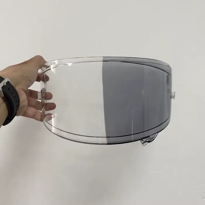 Visière photochromique pour casque de moto