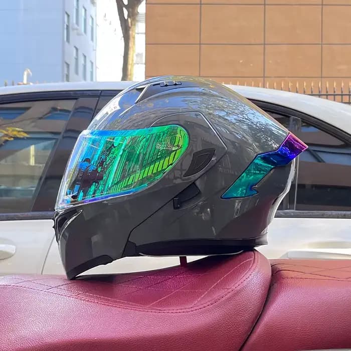 Casque de moto à rabat modulaire