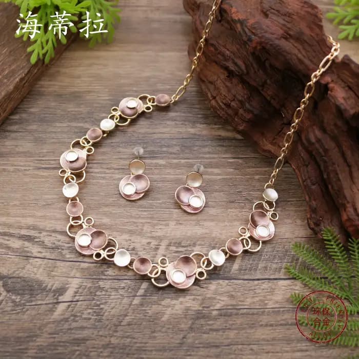 Nouveaux accessoires de bijoux DIY, ensemble collier et boucles d'oreilles clous en émail coloré à pétales ronds, collier fleur géométrique simple et tendance pour femme