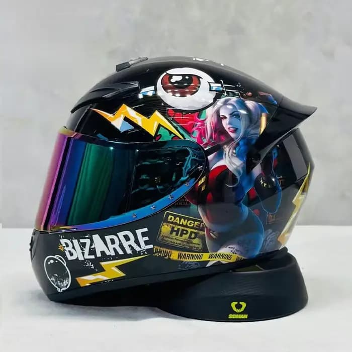 Casque de moto intégral populaire Urgly Girl avec plusieurs options de style et liberté de conduite inégalée pour les pilotes urbains