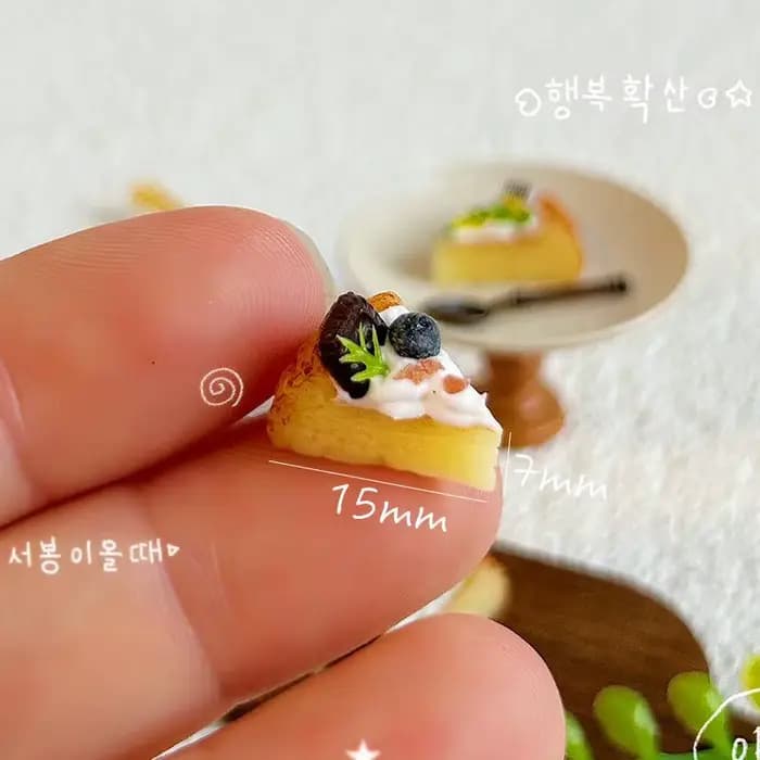 1 pièce d'accessoires de meubles de cuisine pour maison de poupée, mini-gâteau basque, pain, dessert DIY, mini-aliments, crème dessert, miniatures 1/12 pour maison de poupée