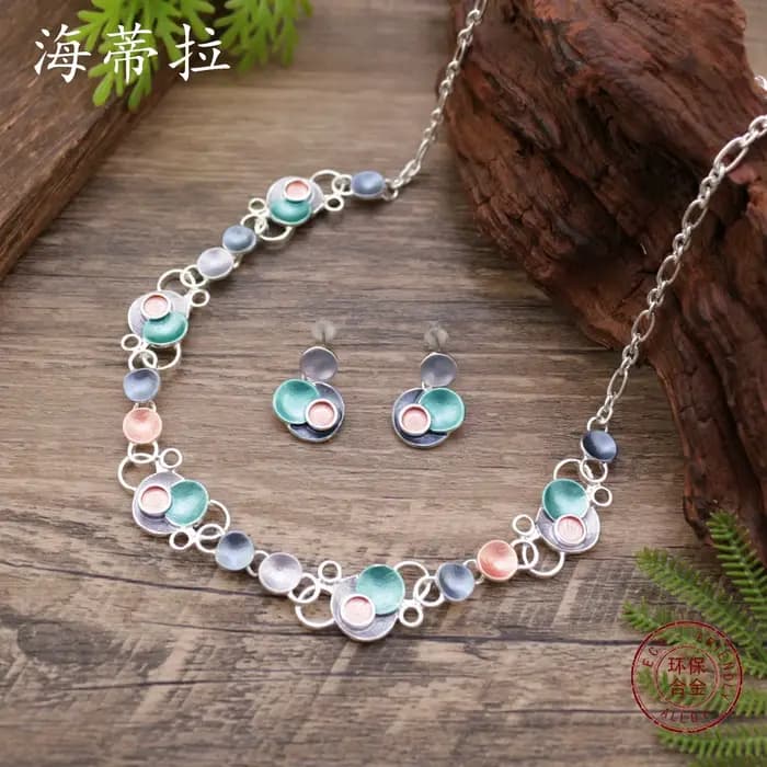 Nouveaux accessoires de bijoux DIY, ensemble collier et boucles d'oreilles clous en émail coloré à pétales ronds, collier fleur géométrique simple et tendance pour femme