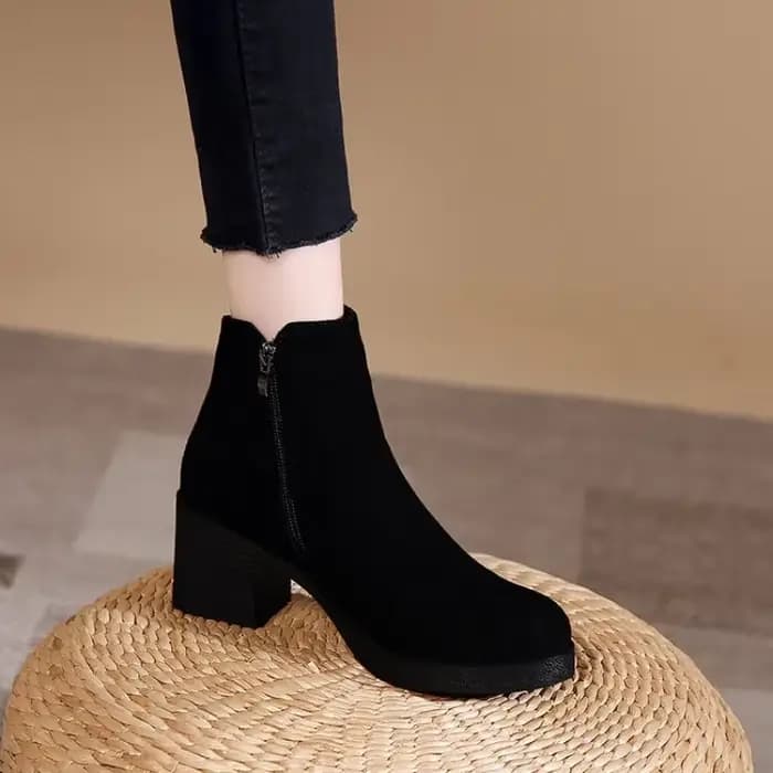 Femmes automne et hiver 2025 nouvelle mode solide tempérament bottines tête ronde talon carré sans lacet solide bottes décontractées taille