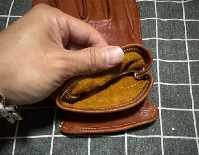 Isoto de course de moto en cuir vintage, fait à la main