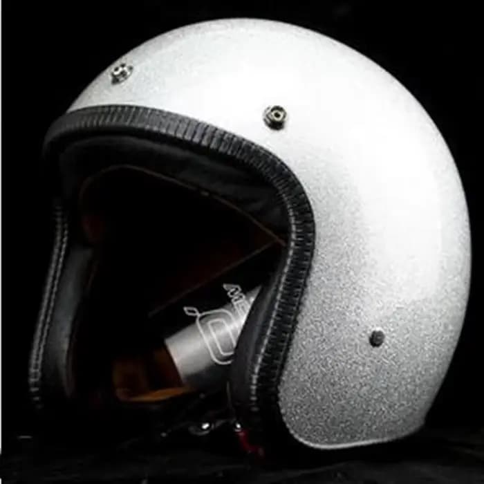 Casque de moto vintage argenté