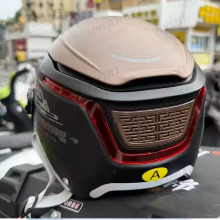 Nouveau casque de moto demi-coque d'été avec design réfléchissant