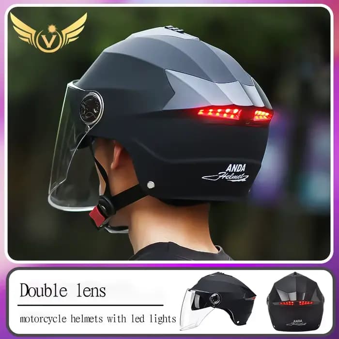 Casques de moto avec lumières Led