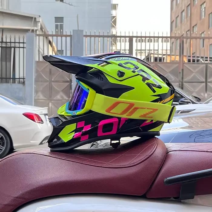 Casque de moto tout-terrain super cool