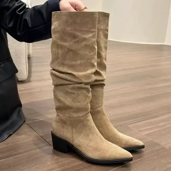 Bottines rétro en cuir froncé pour l'hiver 2025