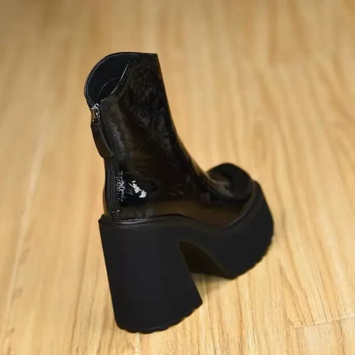 Bottines à plateforme imperméables à talons hauts - Nouveau style automne/hiver 2026, avec semelle en caoutchouc épaisse et tige en cuir véritable.