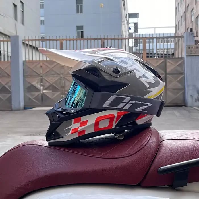 Casque de moto tout-terrain super cool