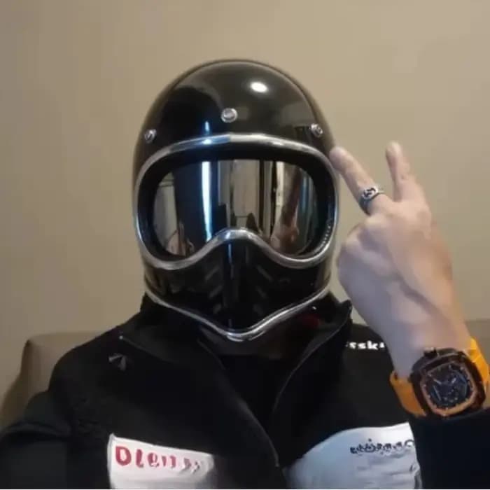 Petit casque à nez pointu