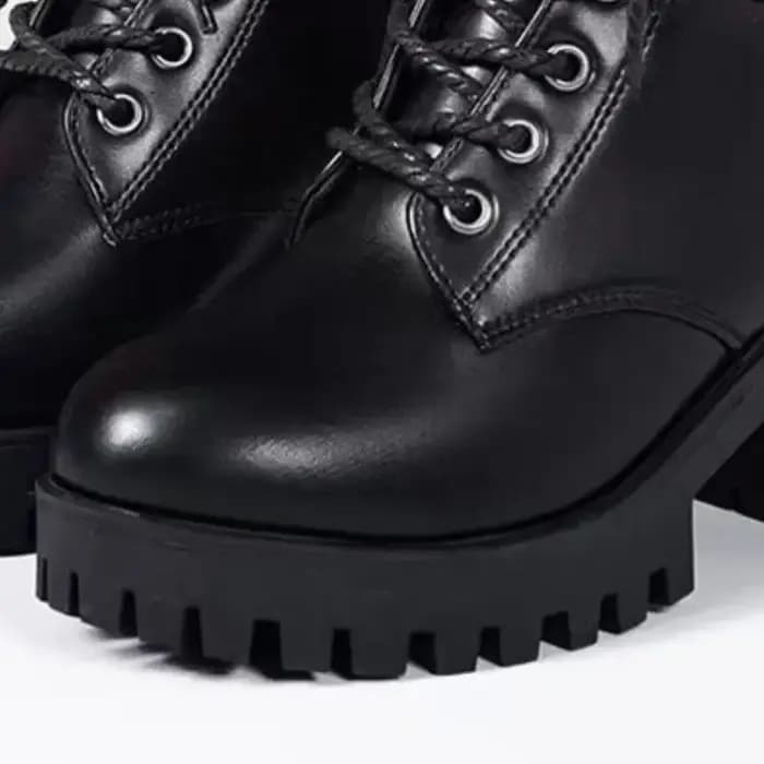 Chaussures pour femmes hiver bottes de moto confortables 2025 nouvelles chaussures décontractées à lacets pour femmes mode talon épais bottines latérales