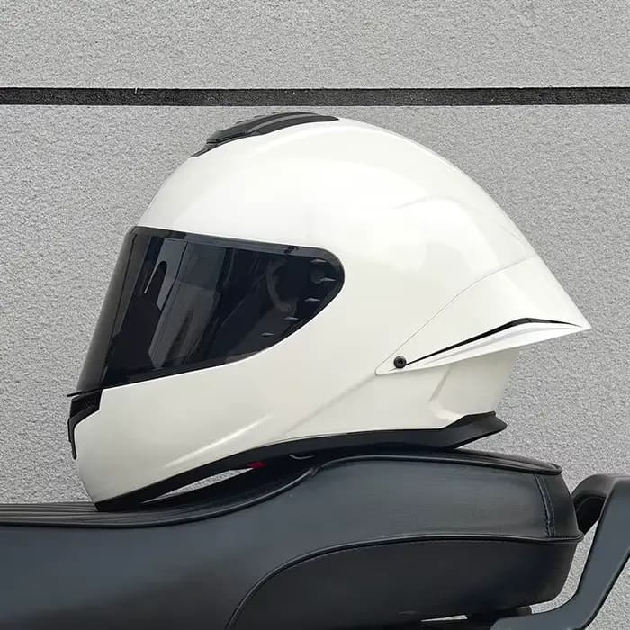 Casque de moto modulaire blanc à visière relevable, casque intégral avec grande aile arrière, homolo