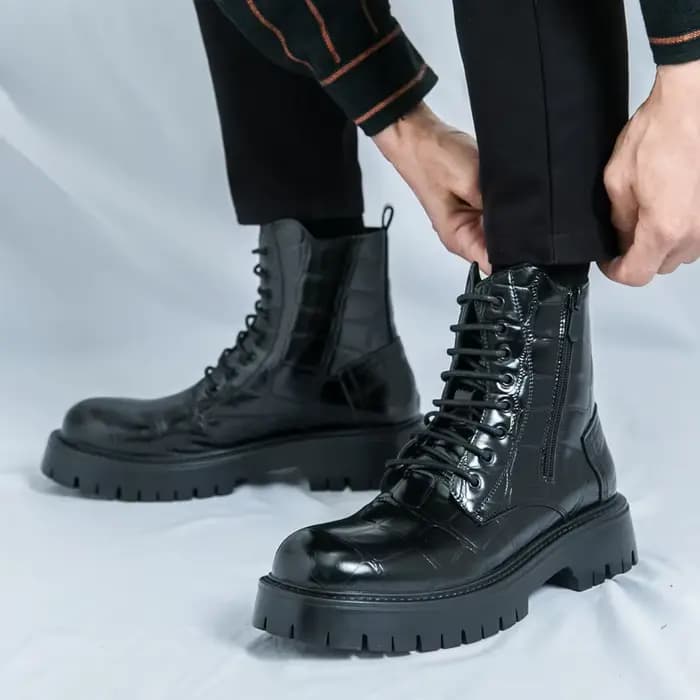 Nouvelles bottes rétro haut de gamme à semelles épaisses augmentant la hauteur pour l'automne et l'hiver
