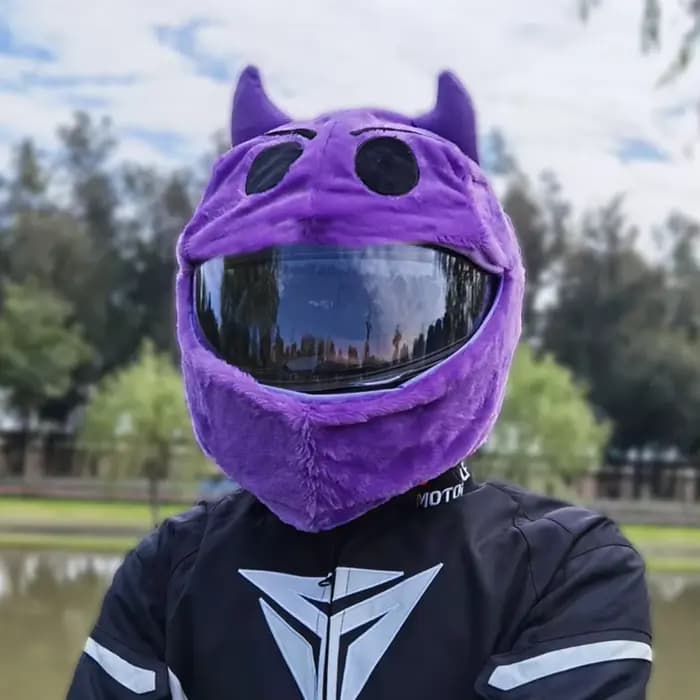 Housses de casque de moto en peluche de dessin animé drôle