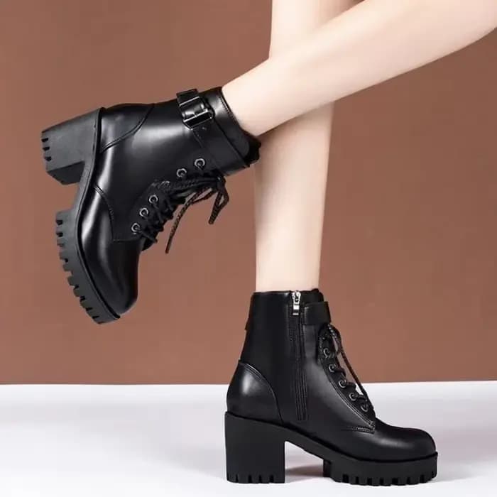 Chaussures pour femmes hiver bottes de moto confortables 2025 nouvelles chaussures décontractées à lacets pour femmes mode talon épais bottines latérales