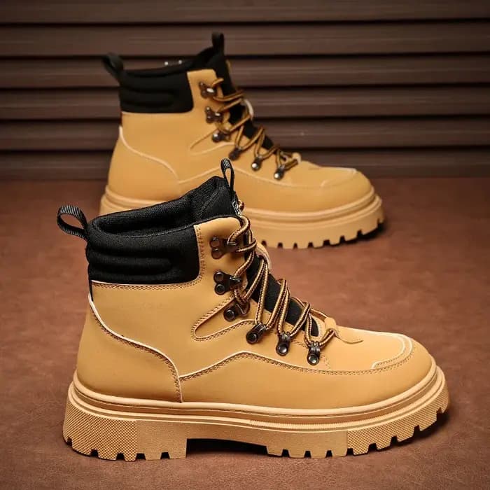 Bottes de moto tendance pour hommes, chaussures de travail à tige haute, bottes en cuir confortables, bottes de travail pour hommes à plateforme pour l'extérieur.