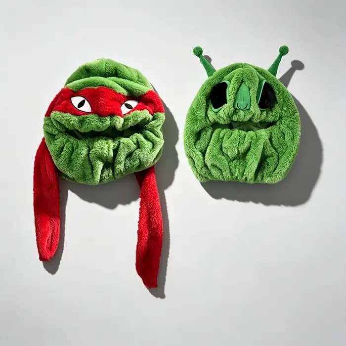 Housse en peluche Alien pour casque de moto