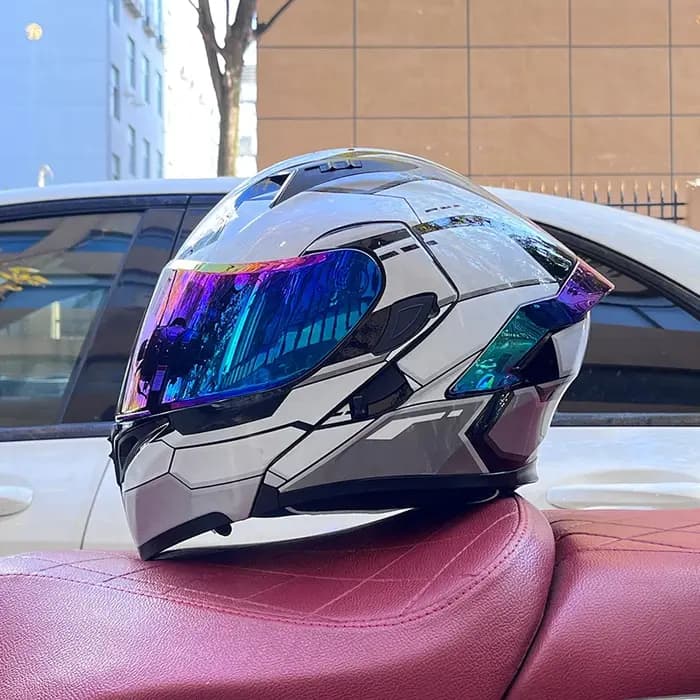 Casque de moto à rabat modulaire