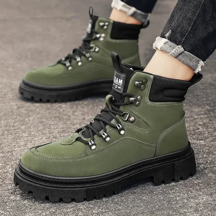 Bottes de moto tendance pour hommes, chaussures de travail à tige haute, bottes en cuir confortables, bottes de travail pour hommes à plateforme pour l'extérieur.