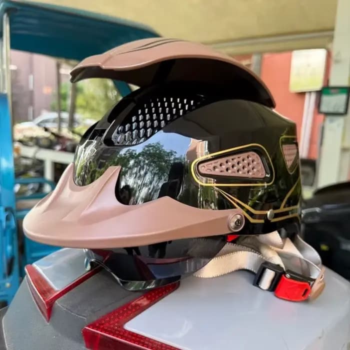 Casque de moto électrique respirant