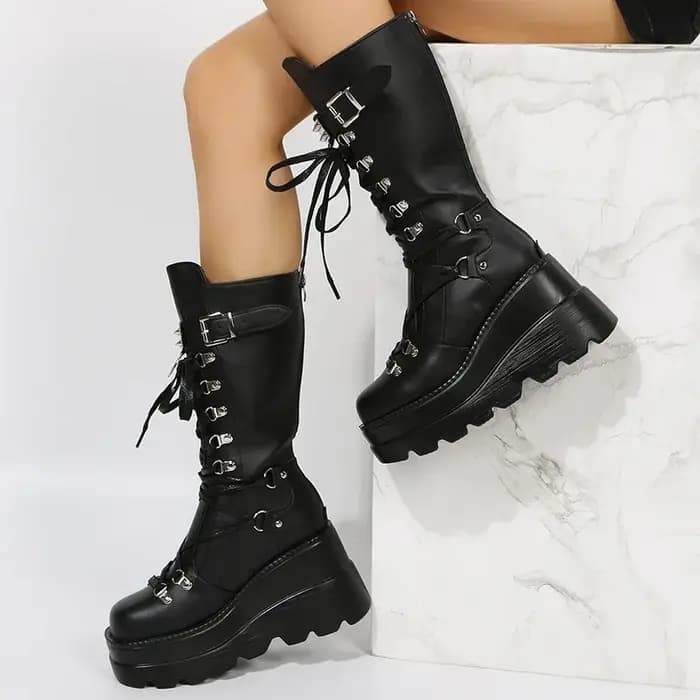 Bottes de moto gothiques à plateforme pour femmes, bottines de Combat Punk avec sangle à boucle et rivets pour femmes, talons compensés à fond épais, mi-mollet
