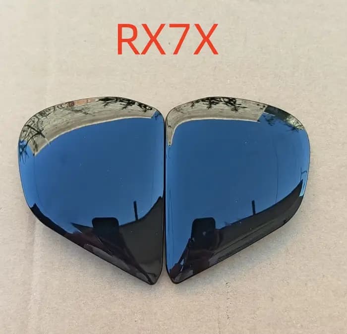 Les accessoires pour casque de moto ARAI sont compatibles avec les casques RX7X